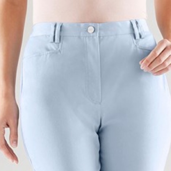 Pocket Detail Capri‎ Pant - Picture 2 of 6